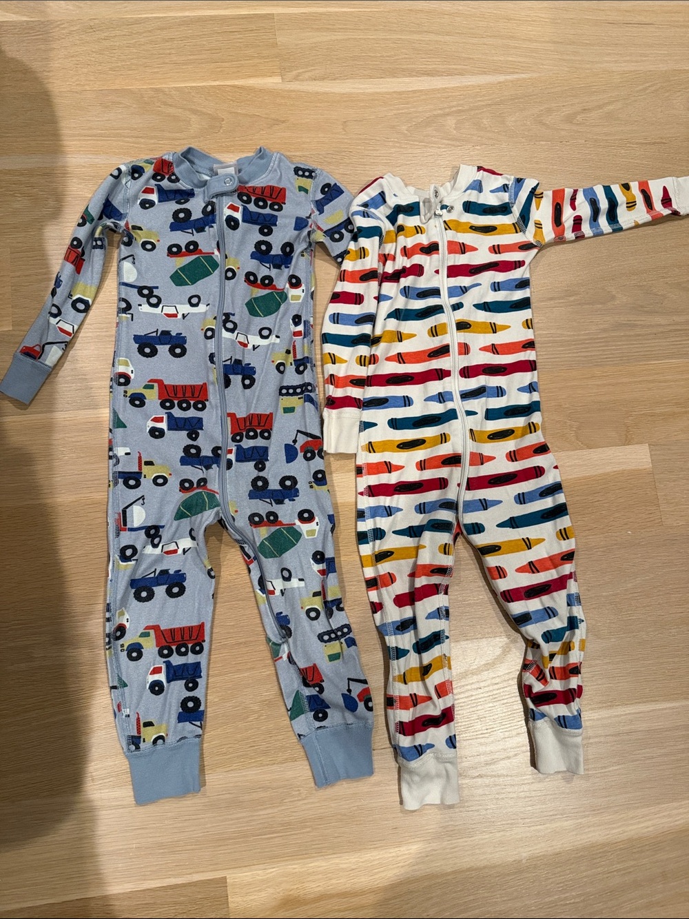 Hanna Andersson Kids Two-Pack PJ Set - Truck & Crayons in 3T